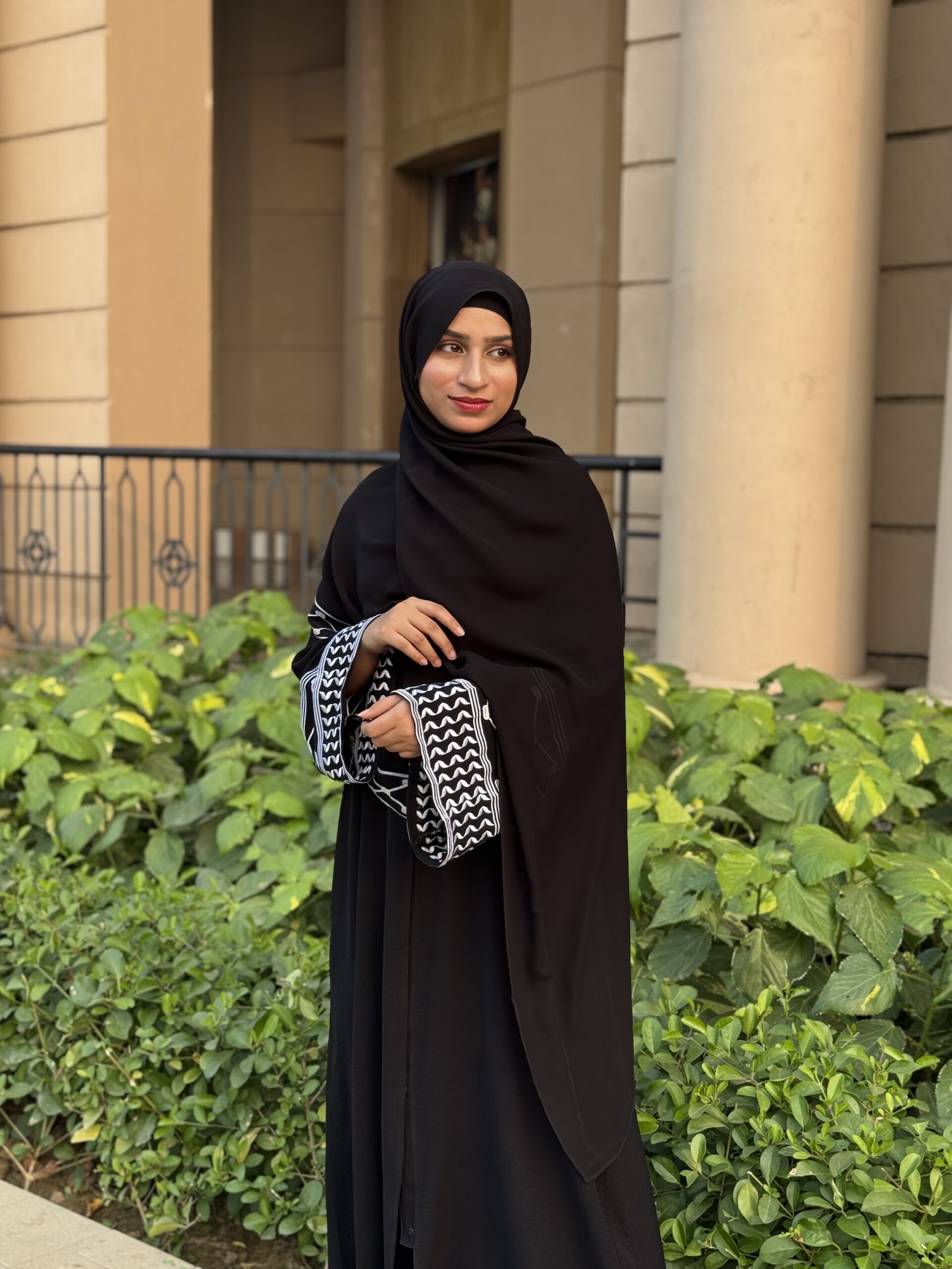 Filisteeni Abaya Classic Black | Signature Collection - Image 5