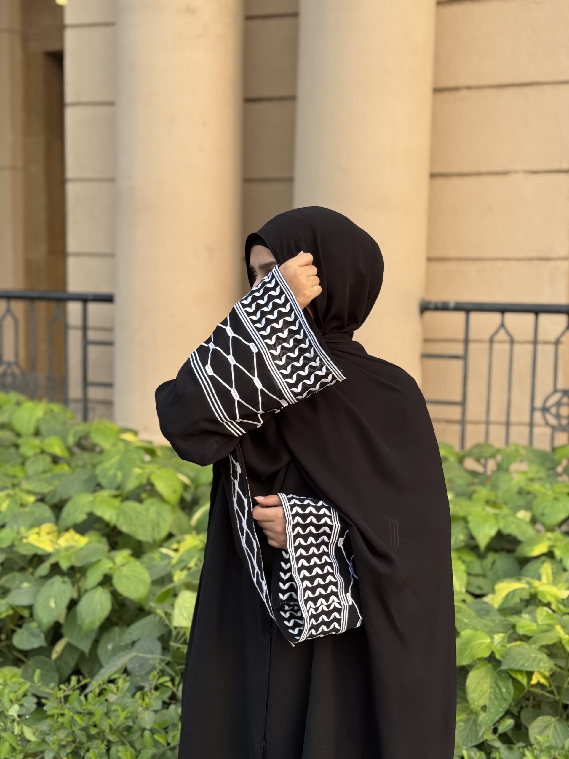 Filisteeni Abaya Classic Black | Signature Collection - Image 4