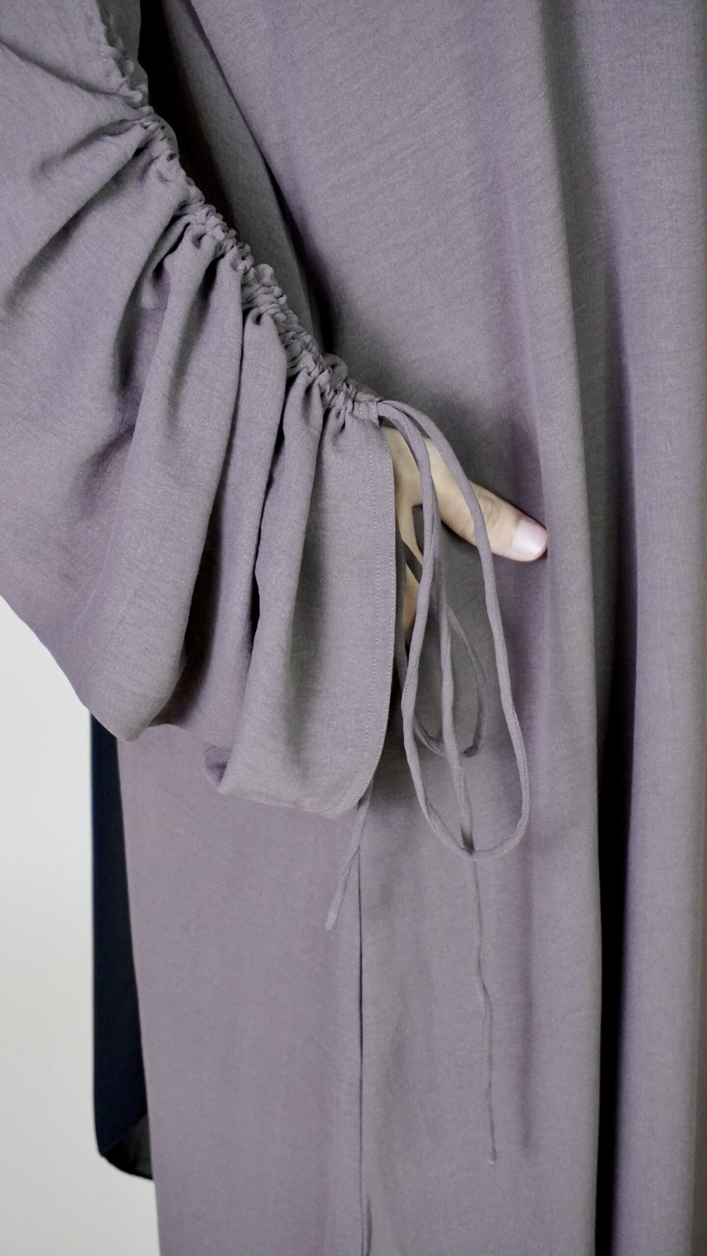 Petal Ruched Sleeve Abaya - Image 3