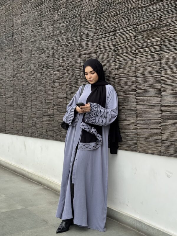 Filisteeni Abaya – Sophisticated Blue Grey
