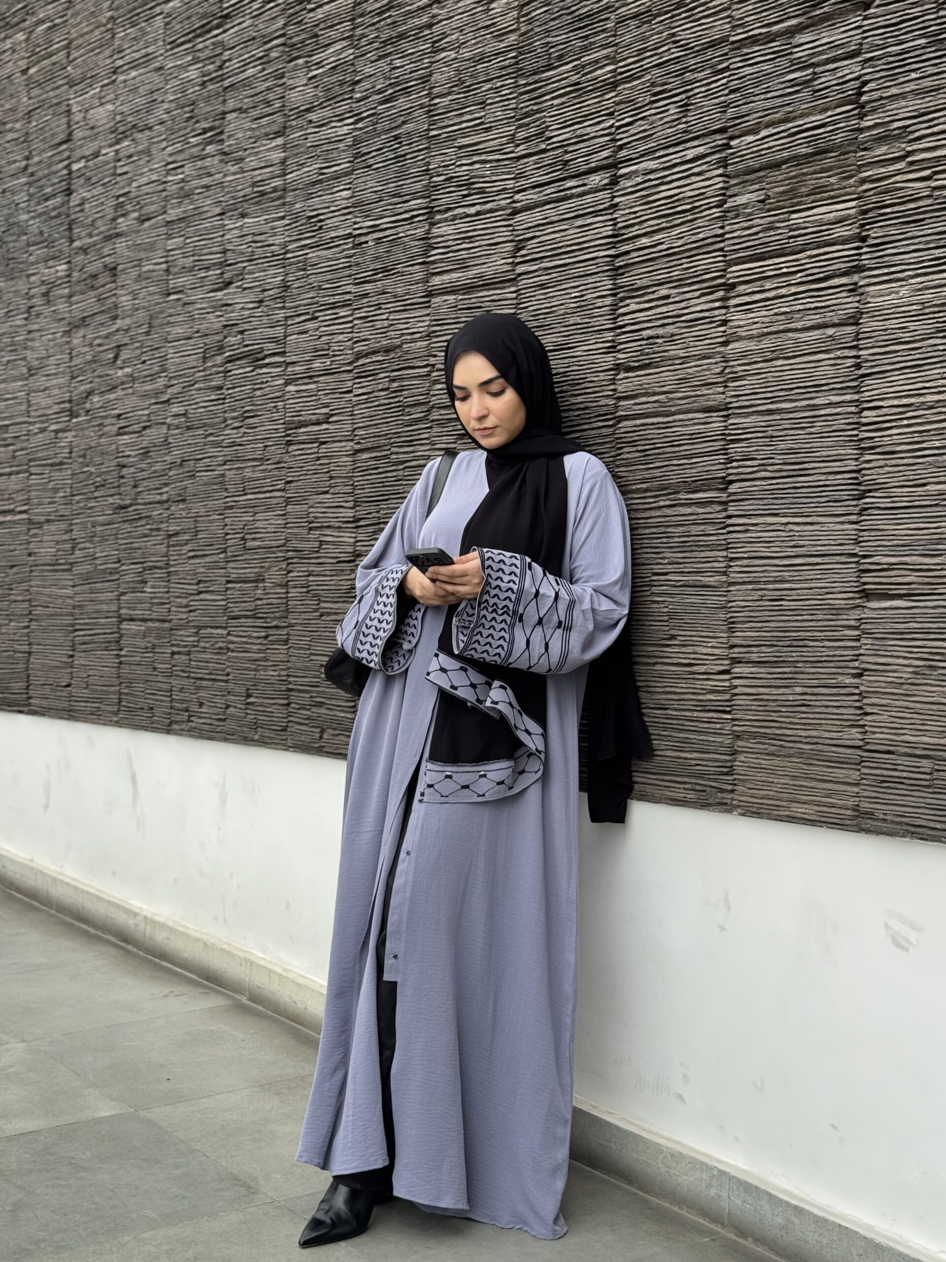 Filisteeni Abaya – Sophisticated Blue Grey