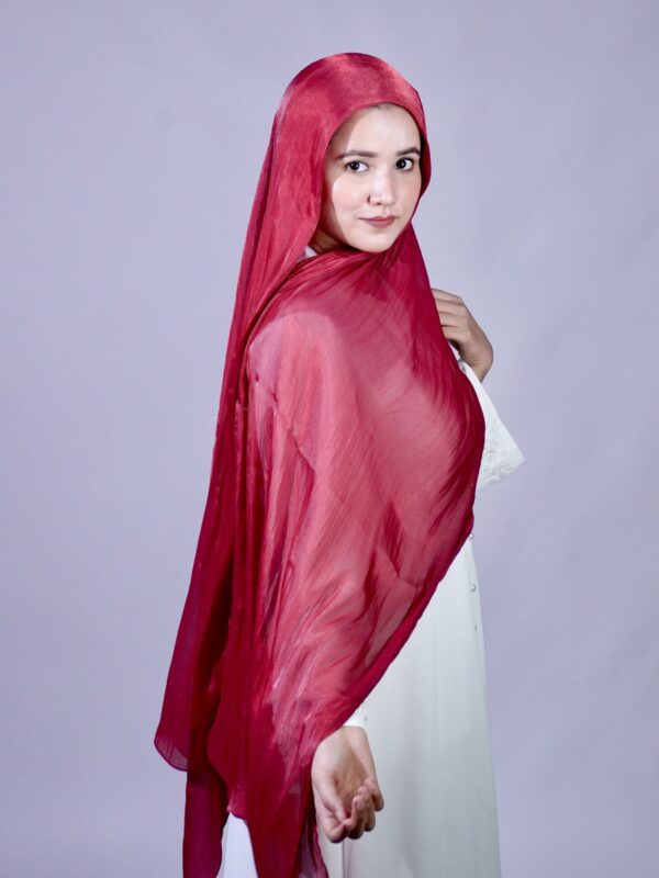 deep red shimmer scarf by Sajaf