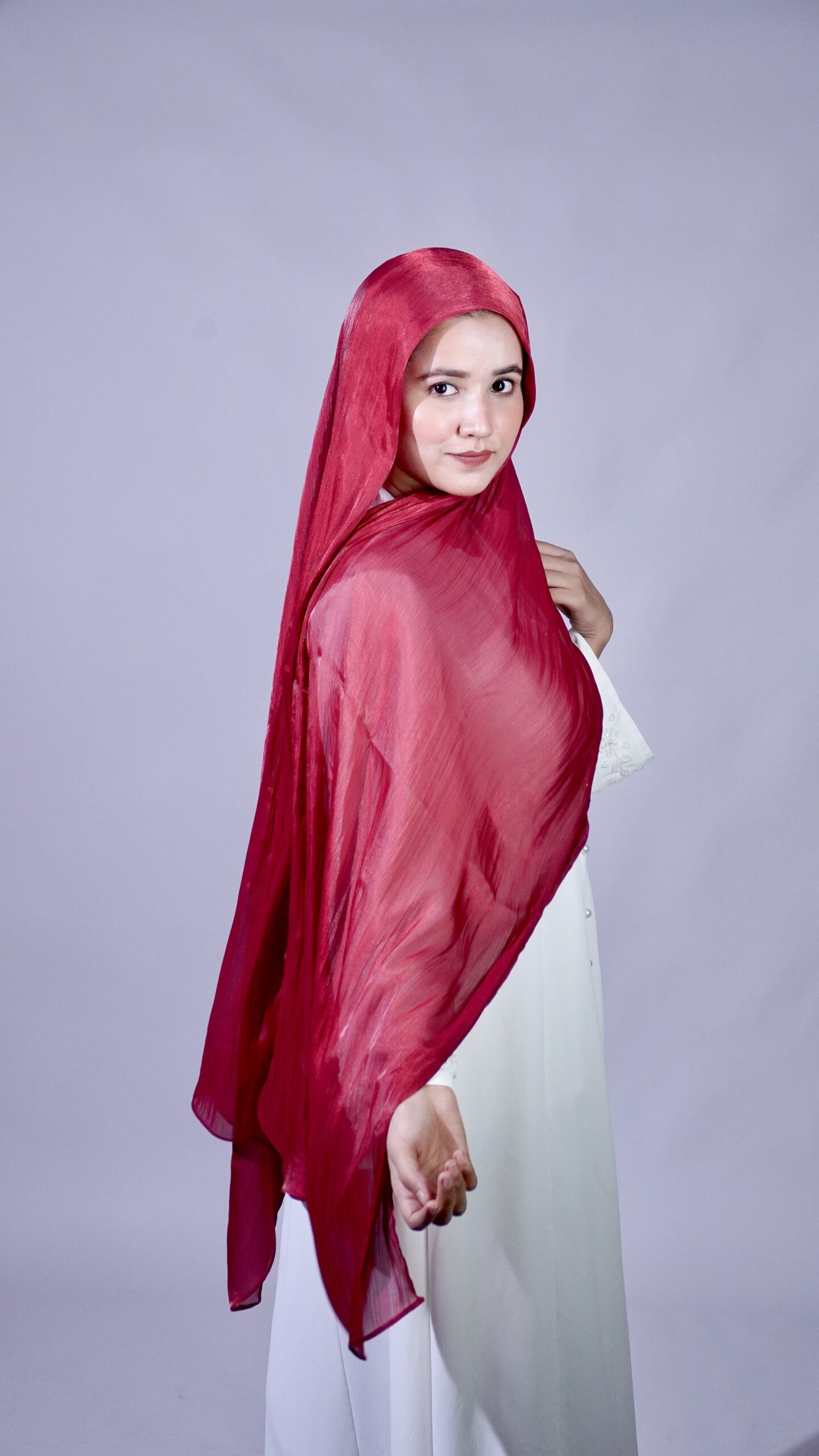 deep red shimmer scarf by Sajaf