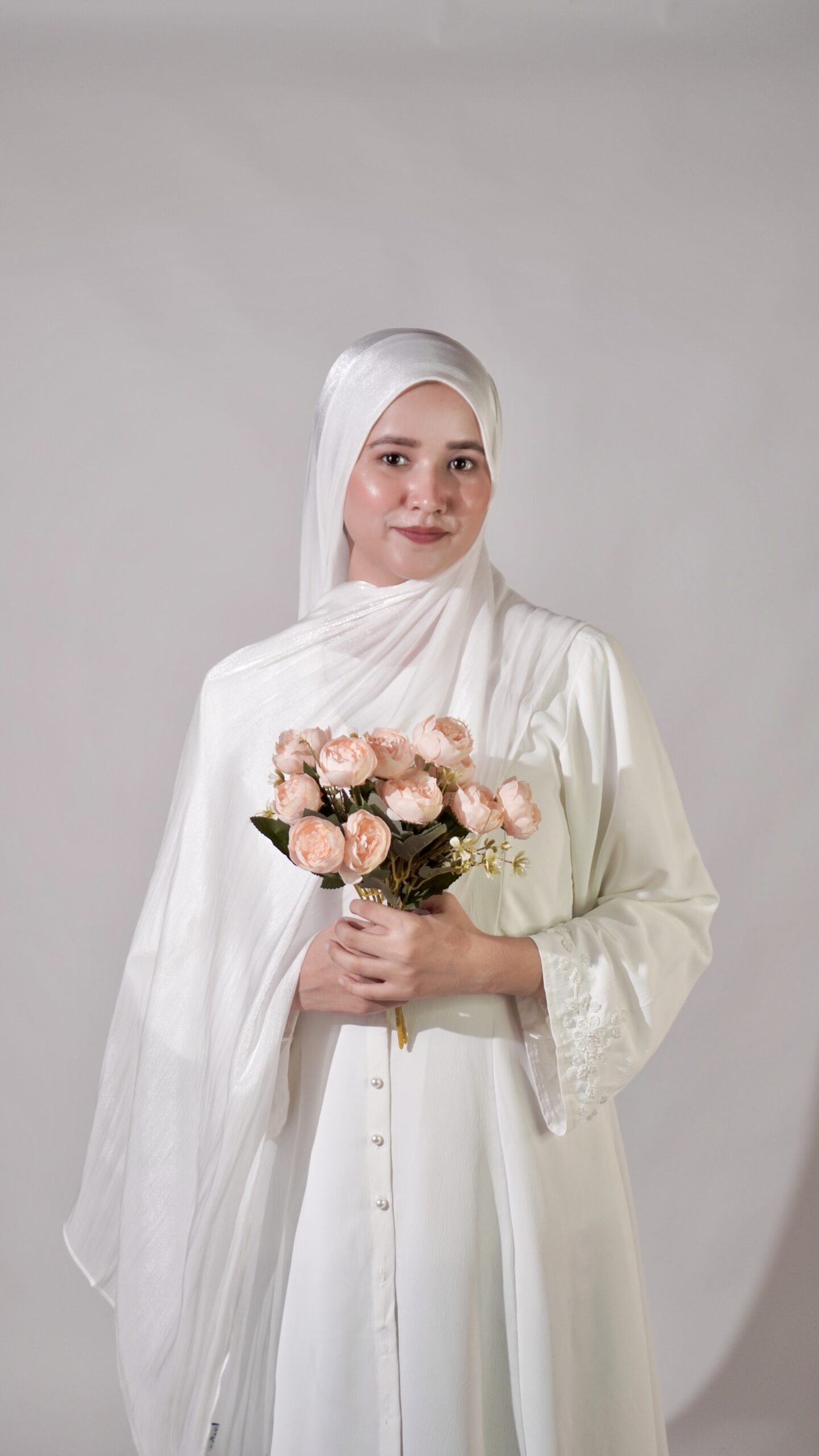 off white shimmer scarf by Sajaf