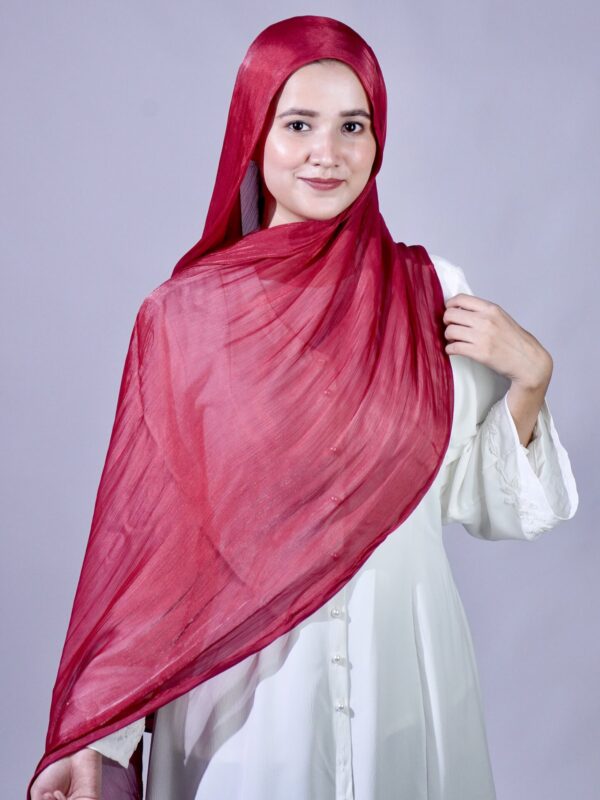red shimmer scarf by Sajaf