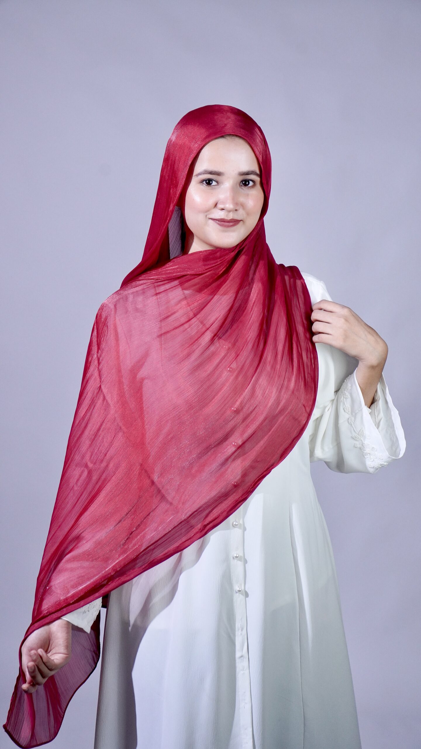 red shimmer scarf by Sajaf