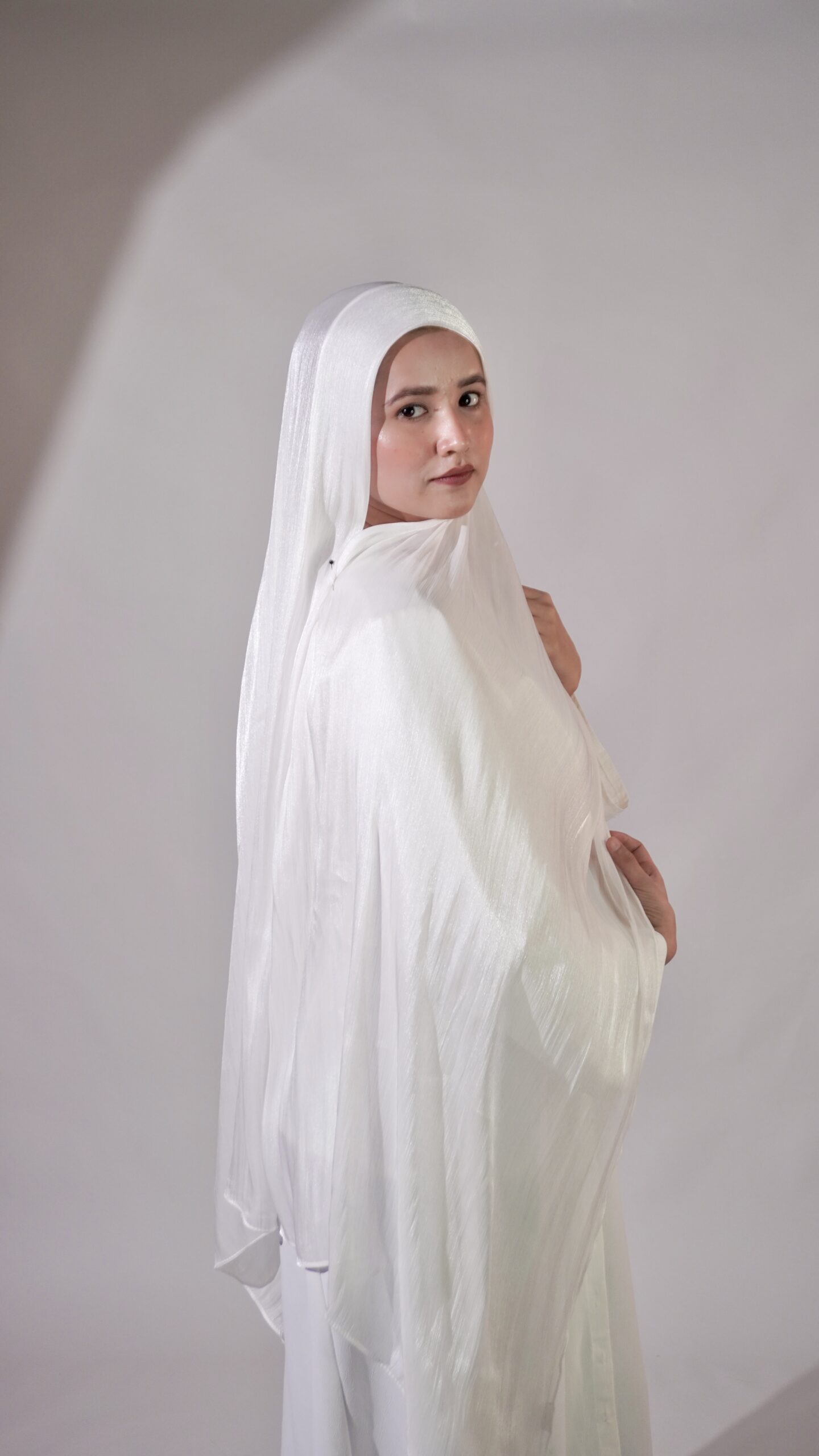 Shimmer Scarf – Off White - Image 4