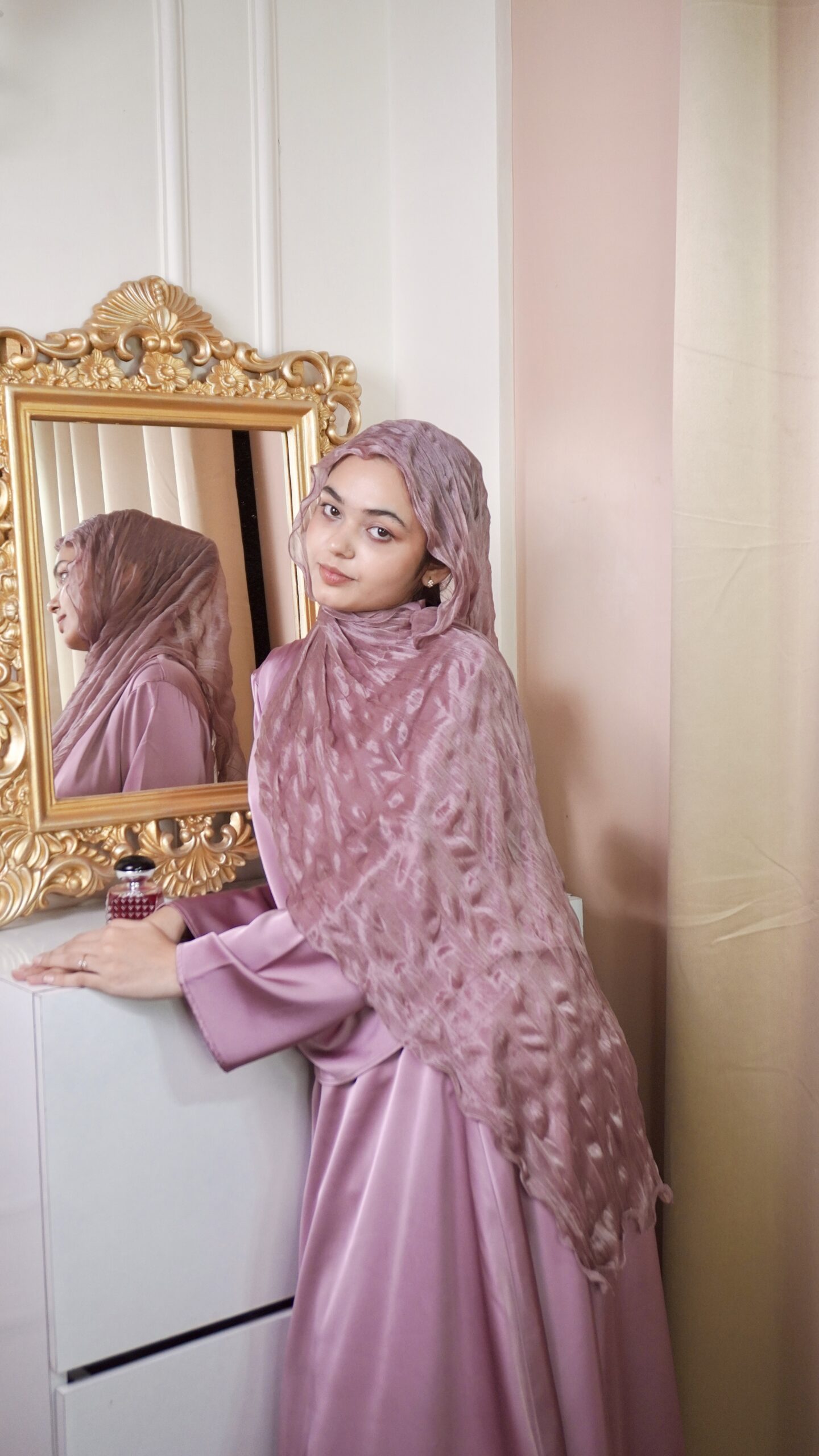 Curly Scarf – Pink - Image 2