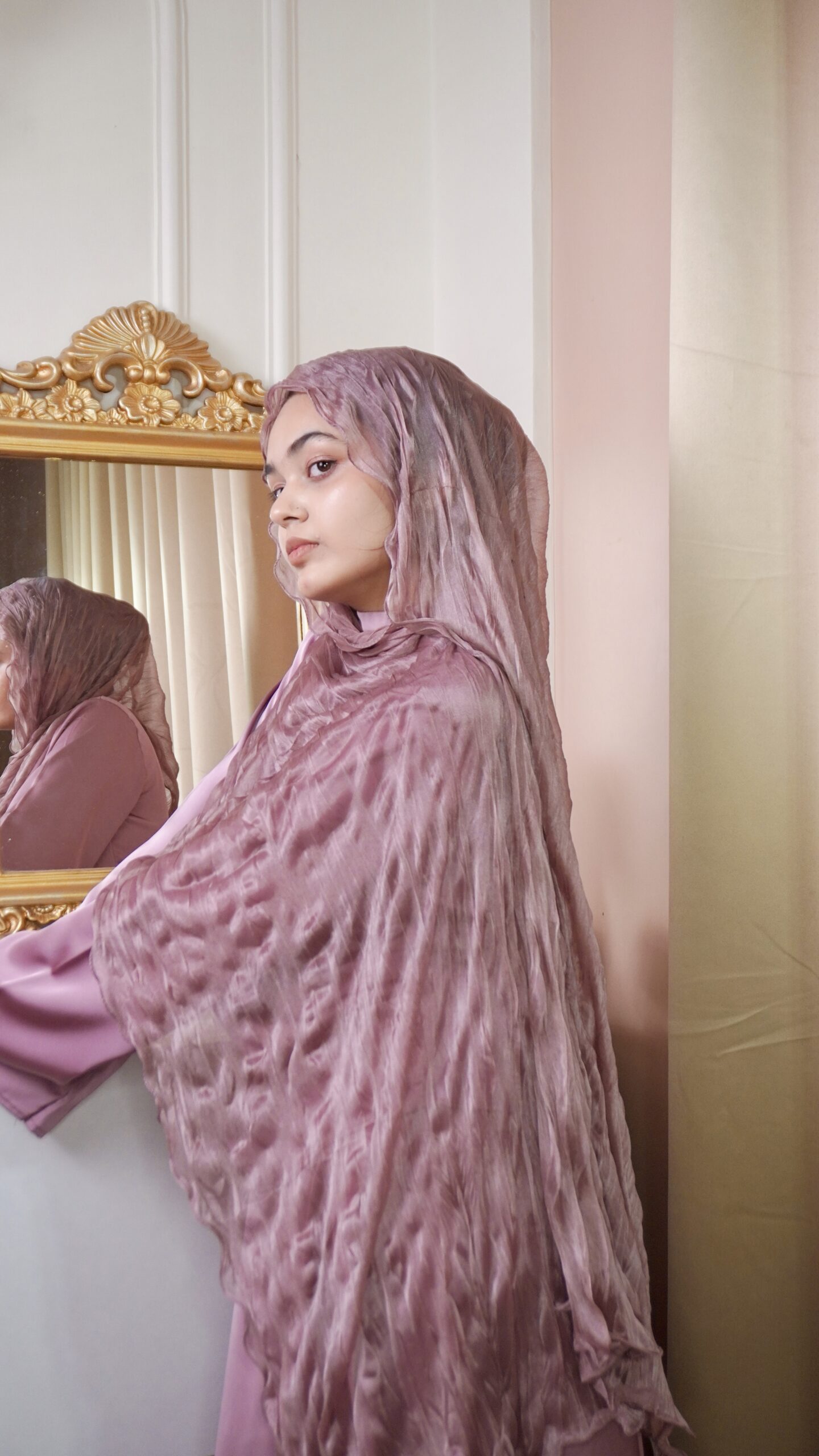 Curly Scarf – Pink - Image 3